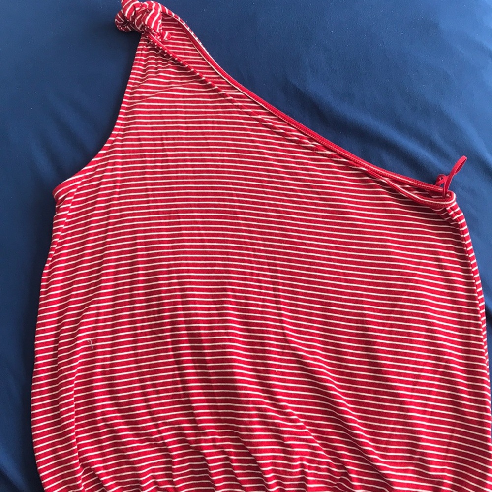 One shoulder crop top